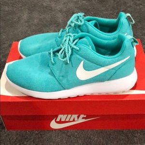 Teal Nike roshe one